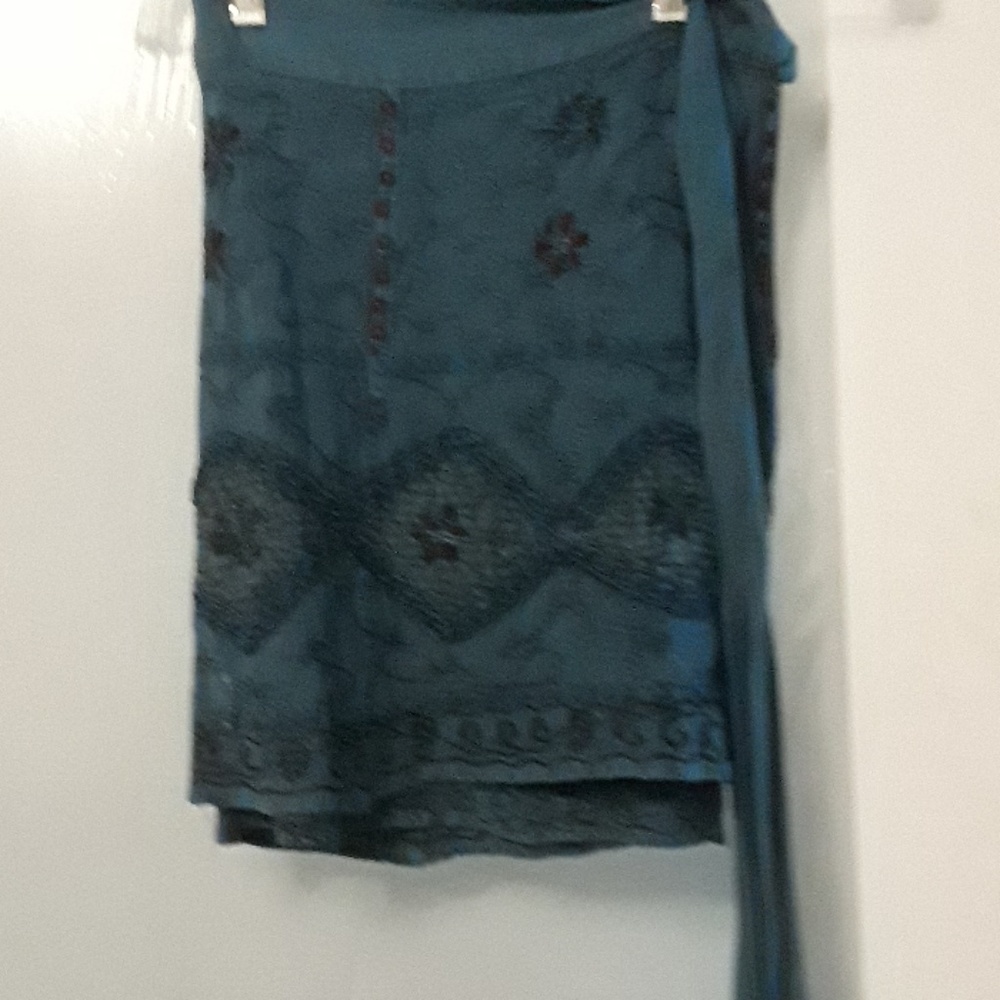 Wrap embroidered skirt